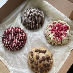 NYC mixed cookies gift box, postal chunky cookies, assorted cookies selection, gourmet cookie gift, treats for her, treats for him, present
