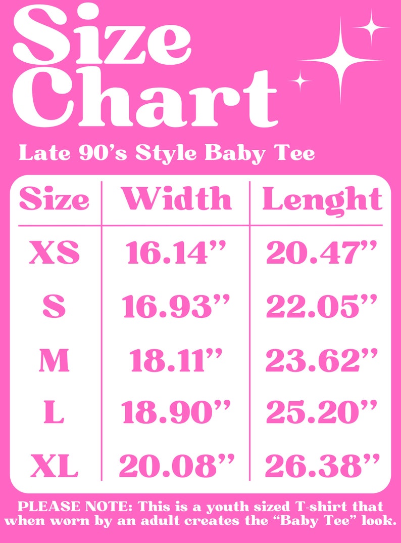 Puede incluir: Tabla de tallas para una camiseta de beb&eacute; estilo finales de los 90, que muestra las medidas de ancho y largo en pulgadas para las tallas XS, S, M, L y XL.