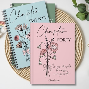 Geburtstagsgeschenk für Sie, Kapitel 30 40 50 Name Journal, Geburtsmonat Blumengeschenk, Einzigartiges Geburtstags-Andenken Geschenk für Sie, Buch-Liebhaber-Geschenk