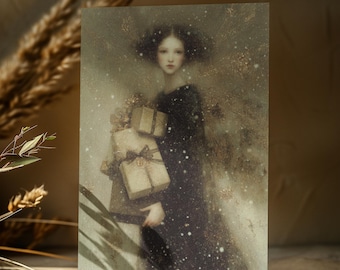 Könnte beinhalten: Ein rechteckiger Kunstdruck mit einer Frau in einem dunklen Kleid, die verpackte Geschenke hält. Das Kunstwerk hat eine weiche, gedämpfte Farbpalette mit goldenen Akzenten und eine verträumte, ätherische Qualität. Der Hintergrund ist eine Mischung aus Beige und Braun.