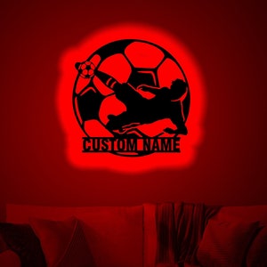 Kundenspezifische Fußballspieler-Holzwandkunst mit Rgb-LED-Licht, kundenspezifisches Fußballspieler-Namensschild, Fußballleuchten-Wanddekor, Fußballneonlicht
