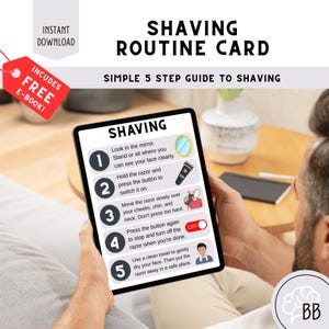 Op de afbeelding: Een digitale scheerroutinekaart met een 5-stappen gids, vastgehouden door een persoon. De kaart bevat instructies over hoe te scheren, met illustraties en de tekst "SHAVING ROUTINE CARD". Inclusief een gratis e-book.