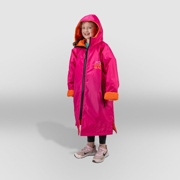 Cosimac CosiRobe2 Junior - Rose Vif. Manteau imperméable super chaud pour les activités de plein air. Veste doublée en polaire douce et sèche pour garçon et fille 8-12 ans