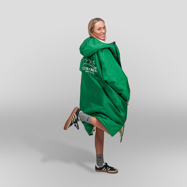 Cosimac CosiRobe2 Emerald Green Super warm waterproof outdoor changing robe for sea swimming. Dry Cosy and Quick Drying image 3