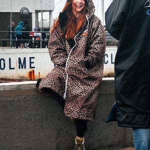 Bata de baño impermeable con estampado de leopardo / Abrigo de exterior forrado de felpa