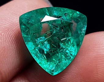 Natural Colombia Green Emerald 10 Carat Loose Gemstone For Ring Use Or Jewelry Making Trillion Cut Loose Gemstone Halloween sale