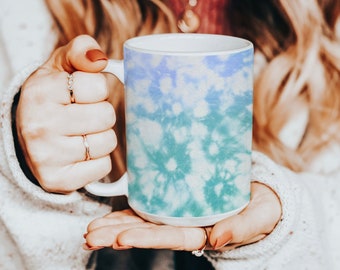 Übergroße Blaue und Aqua Tie Dye Keramiktasse, große Kaffeetasse mit buntem abstraktem Design, süßes Hippie-Geburtstagsgeschenk Him Her