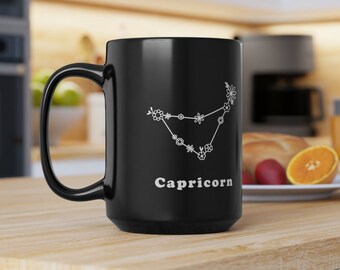 Taza negra del zodiaco Capricornio de flores silvestres de gran tamaño, taza de café Boho grande, regalo de amante del café, diseño en blanco y negro, regalo de cumpleaños de Capricornio