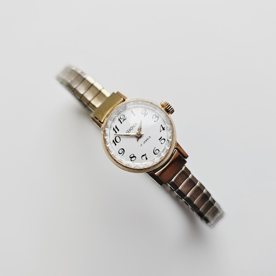 Ladies Elegant Sekonda 17 Jewels Mechanical Manual Hand Wound