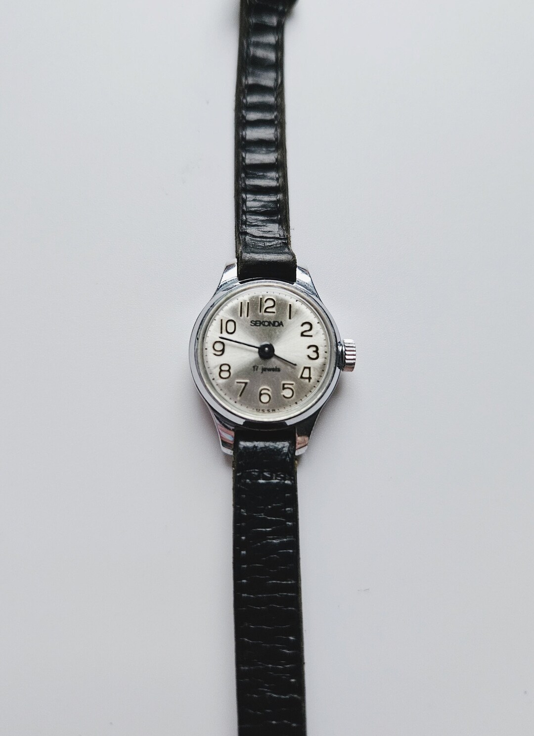 Ladies Dainty Vintage Sekonda 17 Jewels USSR Mechanical Manual Wind up