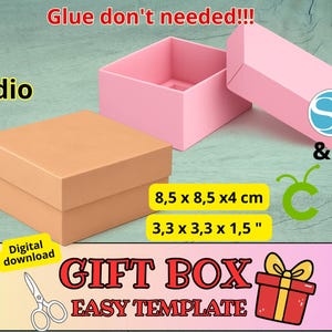 Puede incluir: Tres cajas de regalo ensambladas en rosa claro y beige. Las cajas tienen dimensiones de 8,5 x 8,5 x 4 cm y 3,3 x 3,3 x 1,5 pulgadas. El texto incluye "SVG Studio PDF", "Glue don't needed!!!" y "GIFT BOX EASY TEMPLATE".