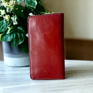 women's leather wallet made of vegetable-tanned Italian leather