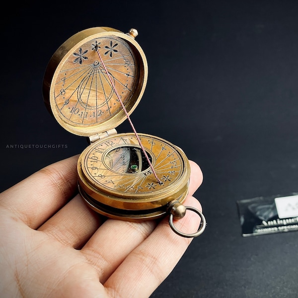Boussole nautique fait main en laiton de style antique avec étui en cuir | boussole cadran solaire de poche | Cadeau pour lui, cadeaux pour le jour de l'indépendance