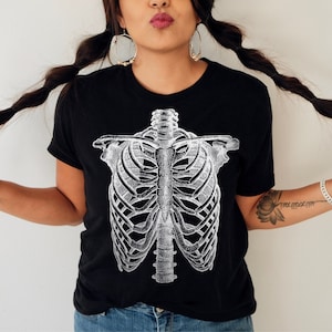 Skeleton Chest Vintage Art T-shirt / Goth Style Ribcage Halloween Party Costume Tee Shirt / Gothic Xray Bones Ribs Tshirt / Skelington Tee