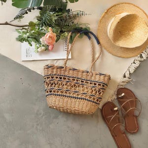 Blårandig vävd tygväska med halm, axelväskor, fransk lantmarknad, sommar, strand, semester, handväskor, stor kapacitet, pappersfiberhandväska bild 1