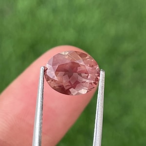 Natural Oregon Sunstone Loose Gemstone, Oval Shape Weight 2.50 Cts, Size 10.1 x 8.1 x 5.6 MM, Oregon Sunstone Gemstone For Jewelry Making.