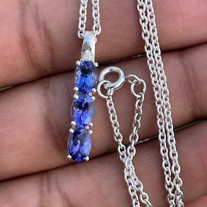 Violet Blau Farbe Tansanit Zoisit Edelstein 2.30 Karat Drei Steine Anhänger Halskette 925 Silber Kette Dezember Birthstone Brautjungfer Geschenk