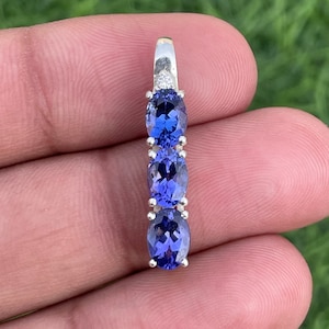 Violet Blau Farbe Tansanit Zoisit Edelstein 2.40 Karat Drei Steine Anhänger Halskette 925 Silber Dezember Birthstone Anhänger Brautjungfer Geschenk