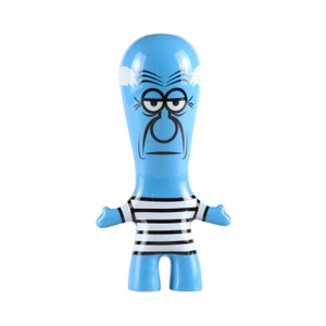 Peut inclure: Un personnage de dessin animé bleu avec une chemise rayée et une expression grincheuse. Le personnage a un long nez fin et une grosse tête.