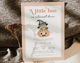 小さなカボチャのベビーシャワー用印刷可能な招待状、秋のハロウィンのかわいいクマのジェンダーニュートラルなボヘミアンストライプの招待状、編集可能なCanvaテンプレート