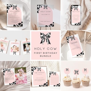 Può includere: Un set di decorazioni stampabili per una festa di primo compleanno a tema mucca. Il set include un cartello di benvenuto, inviti, biglietti di ringraziamento, una capsula del tempo, uno striscione fotografico e topper per cupcake. Le decorazioni presentano un motivo a stampa di mucca bianco e nero con accenti rosa.