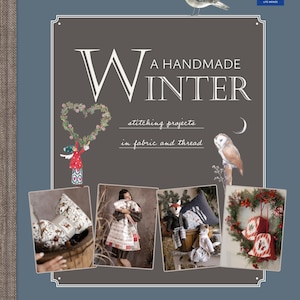 Könnte beinhalten: Ein Buch mit dem Titel A Handmade Winter: stitching projects in fabric and thread, illustriert mit einem Vogel, einer Eule und einer Person, die einen herzförmigen Kranz hält. Das Cover zeigt vier Fotos von Textilhandarbeiten, darunter Steppdecken, Stofftiere und Ornamente.