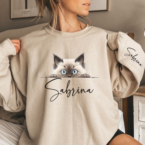ラグドール猫ママ用スウェットシャツ、猫の名前入り袖、カスタム猫オーナーギフト、猫好きへの誕生日プレゼント、母の日ギフト、ペット愛好家向け