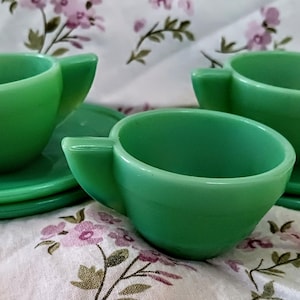 Antique Akro Agate Child&#39;s Glass 3 Cups 4 Saucers Jadeite Green Slag 1920&#39;s-30&#39;s