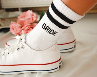 Chaussettes pour mariée personnalisées Chaussettes brodées pour demoiselle d'honneur Chaussettes de mariage personnalisées Chaussettes pour femme Cadeaux de Noël Chaussettes pour la future mariée EVJF