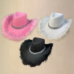 Women&#39;s Fluffy Cowboy Hat with Feathers and Sequins Cowgirl Fancy Dress Costume Accessory