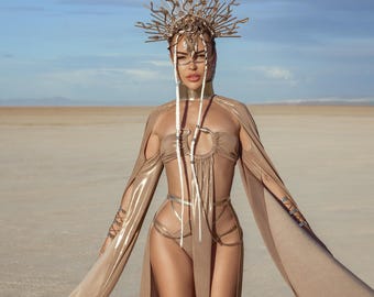 Conjunto de Medusa, la diosa dorada: Top, pantalón y capa con estampado de serpiente - Alta costura para festivales