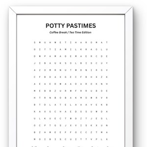 以下が含まれることがあります： 「POTTY PASTIMES」というタイトルの額入りの単語検索パズルで、「Coffee Break / Tea Time Edition」というサブタイトルが付いています。パズルには文字のグリッドと、コーヒーと紅茶に関連する単語のリストが含まれています。フレームの下部には「Kola's Kreative Korner」と書かれています。