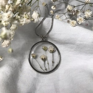 Hand pressed dried baby&#39;s breath flower resin hand made necklace
