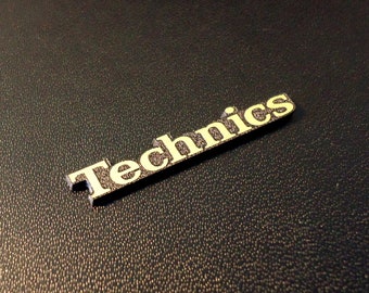 Technics Logo Embleem Badge GOUDkleur geborsteld 3M lijm 30 x 5 mm [402j]