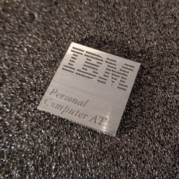Insignia adhesiva de la caja de la etiqueta del logotipo de IBM PC AT [538]