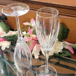 Kristall Champagnergläser ""Enchante"" von Cristal D'Arques-Durand 2er-Set Für Hochzeiten, Jubiläen und besondere Anlasse - Geschenkideen."