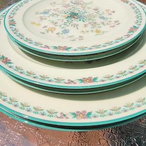 Vintage Noritake Paradise Green Porzellan-Set: Florale Teller und Servierplatte