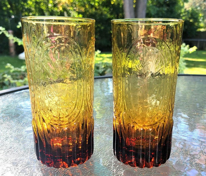 Amber Glass Tumblers: Fleur de Lis Design - Thumbnail 3