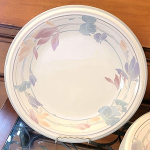 Platos llanos de gres Vintage Studio Nova - Diseño floral de tulipanes en tonos pastel, juego de 3 o 4 unidades.