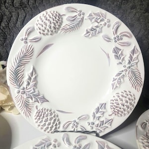 Set di 4 piatti da dessert vintage a forma di pigna: porcellana natalizia goffrata