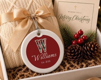 Personalisierte Weihnachtsgeschenkbox, Familienschmuck und kuschelige Strickdecke, individuelles Weihnachtsgeschenk für Paare, Einzugsgeschenk