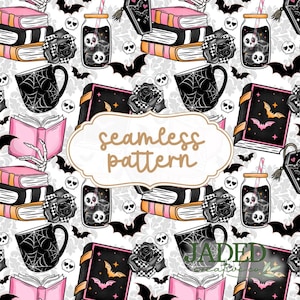 Puede incluir: Patrón sin costuras con ilustraciones temáticas de Halloween. Incluye murciélagos negros, calaveras, rosas, libros, tazas con telarañas y frascos con hielo en forma de calavera. El texto "seamless pattern" se muestra en un marco decorativo.