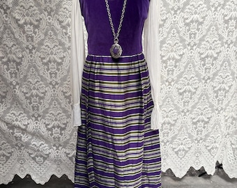 Vestido largo vintage de terciopelo morado de los años 70