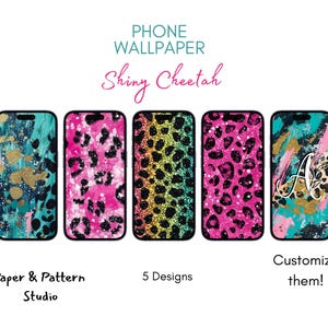 Pode incluir: Cinco designs de papel de parede para telefone com estampa de chita com glitter e pinceladas abstratas. Os designs são personalizáveis. "Shiny Cheetah" e "Paper & Pattern Studio" estão escritos na imagem.