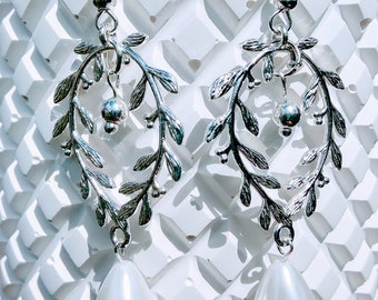 Silver dangling Boho Chandelier earrings, allergy free, bohemian jewelry, teardrop white pearl earrings, bridal floral wedding gift