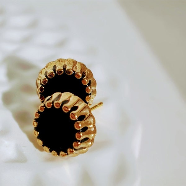 Black and gold Stud earrings, hypoallergenic studs, gold and black modest elegant sustainable jewelry, round daily wear earrings