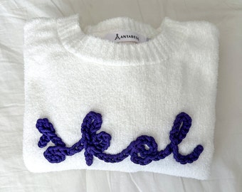 Pull personnalisé avec prénom brodé à la main