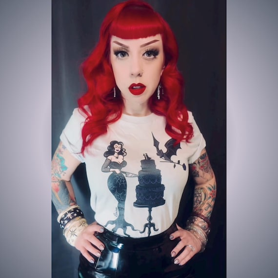 Black Widow x Dracula, T-Shirt; A Spooky Pin-Up Illustration
