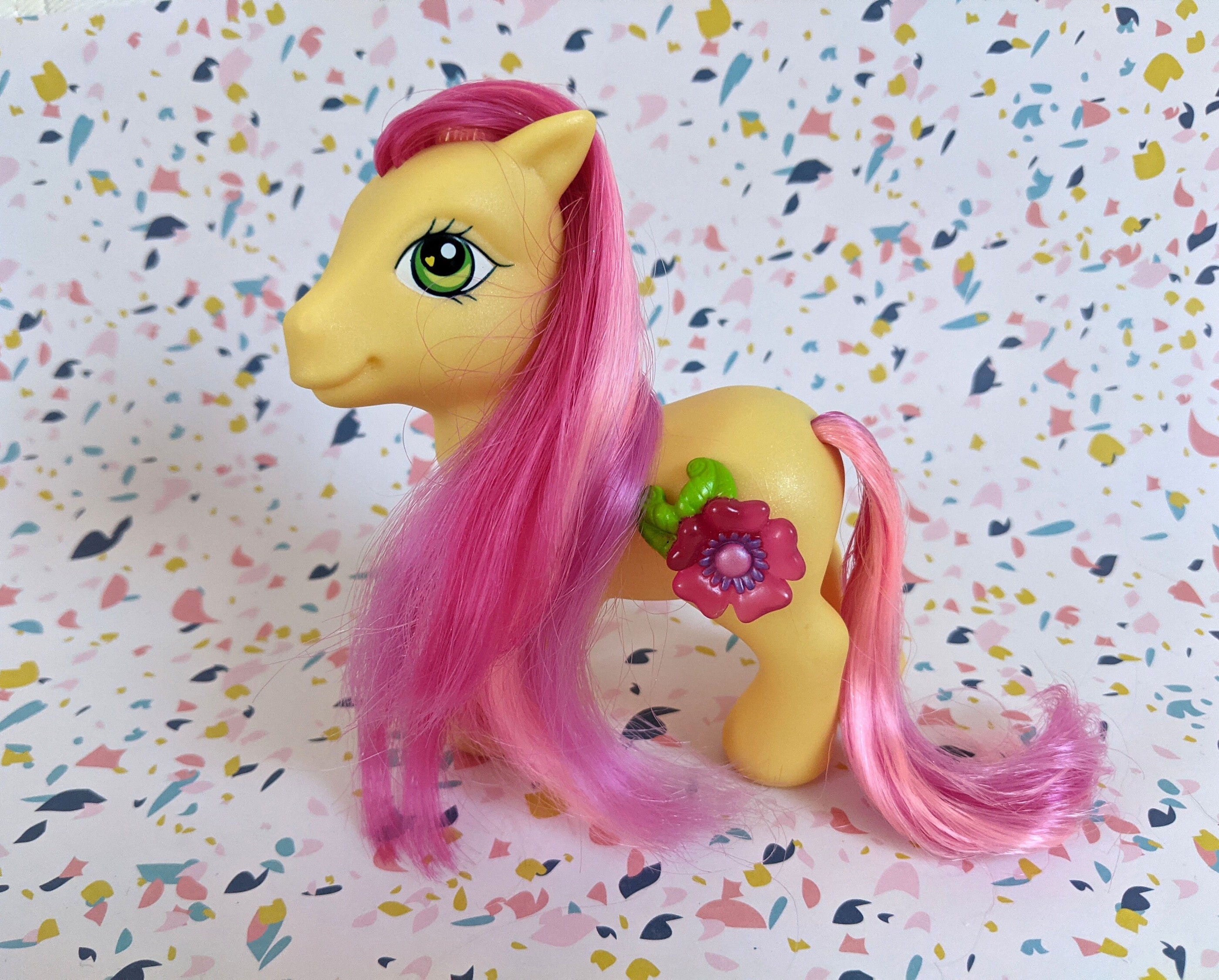 little myバードフラワーベース　ピンク＆イエロー Vintage MLP G3 'royal Bouquet' Pony With 3D Cutie Mark Flower