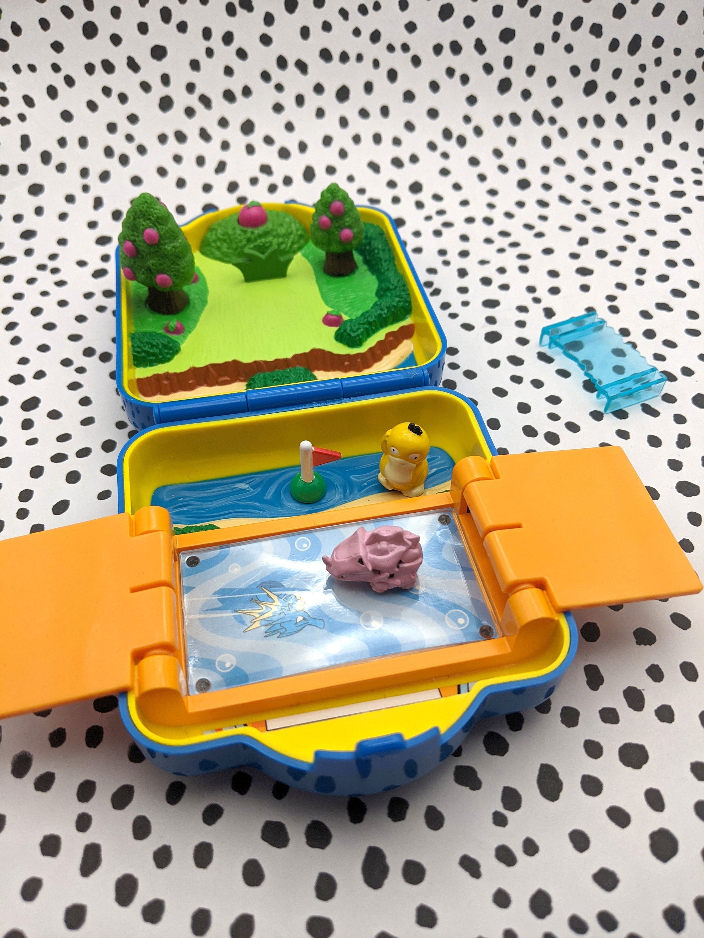 Pokemon Polly Pocket Style Compact Poke Gym Pinkan Island Playset